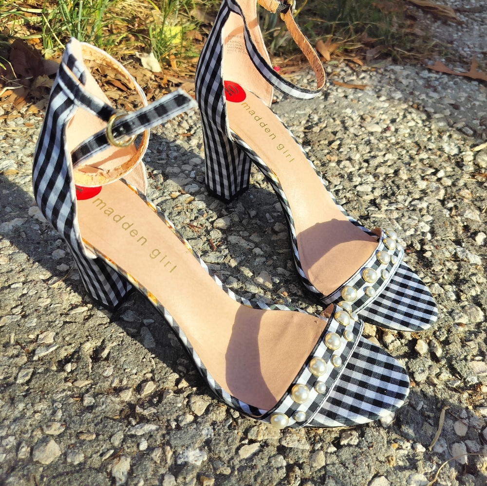 Steve Madden white and black plaid pearl heels size 10